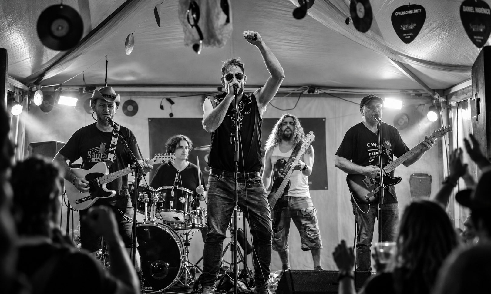 Ricky Brown & the Truckers en directo sobre el escenario
